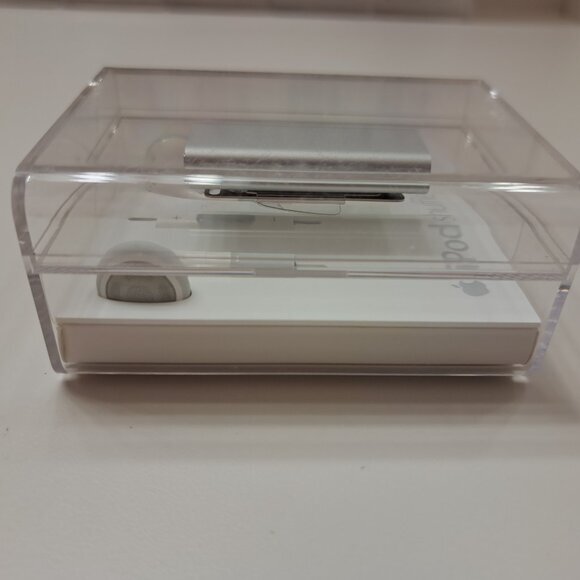 1X Apple IPod Shuffle 3rd Generation Silver 2gb New Opened Box - Picture 5 of 16